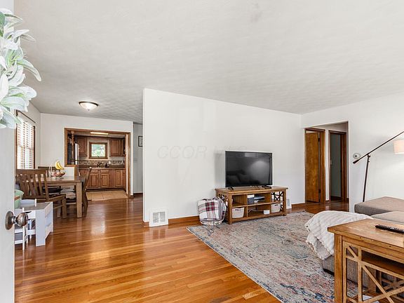 4th image of 2775 La Rosa Dr