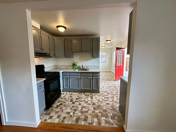 2nd image of 805 W Sola St