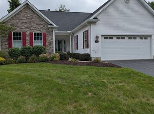 543 Honeysuckle Ln, Chagrin Falls, OH 44023