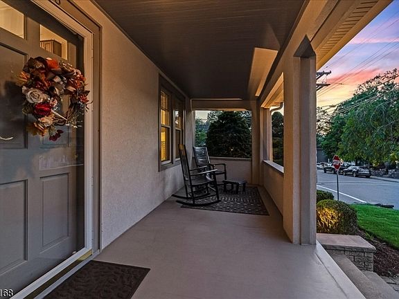 5th image of 303 Highland Ave