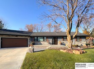 9716 Parker St, Omaha, NE 68114