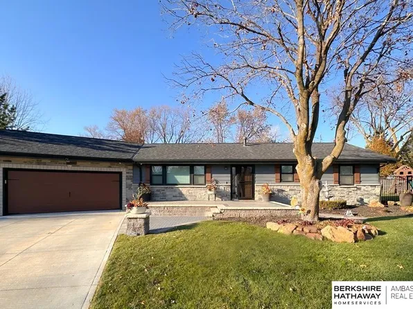 9716 Parker St, Omaha, NE 68114