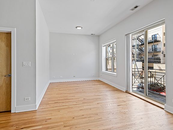 4th image of 2504 N Willetts Ct Unit 2D