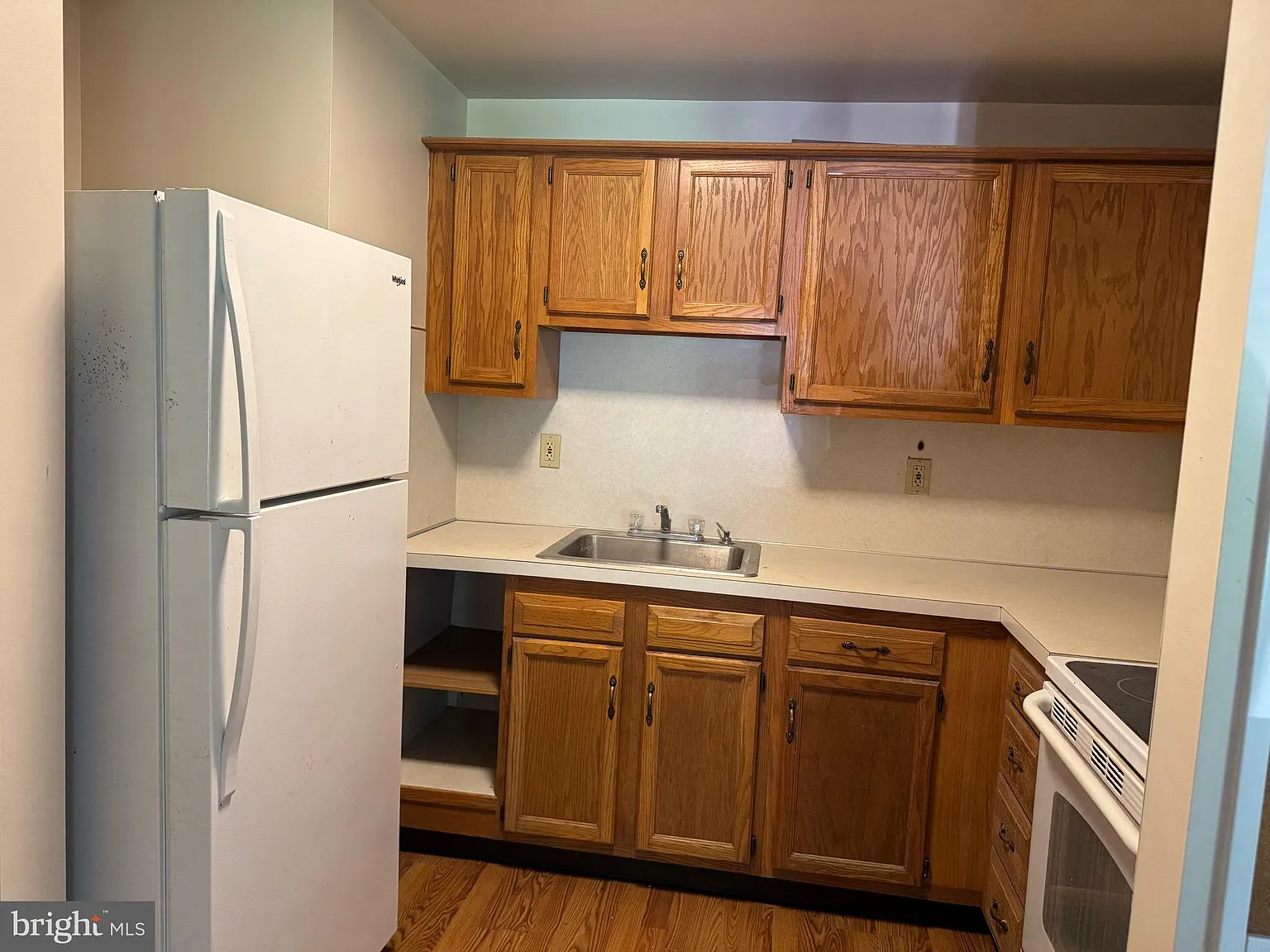 2 bed, 1.0 bath, 700 sqft, $1,300 — Photo 1