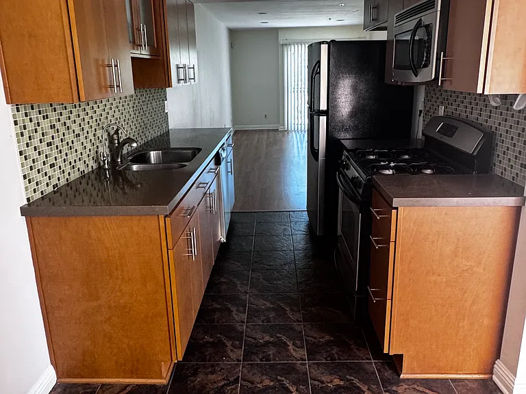 147 W Acacia Ave #103 — Photo 8