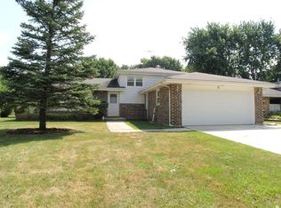 439 S Manor Dr, Peotone, IL 60468
