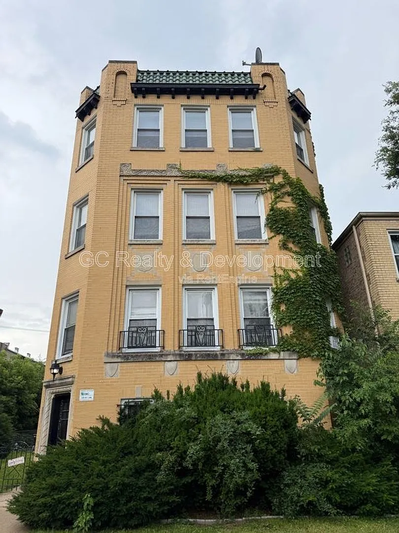 3 bed, 1.5 bath, 2000 sqft, $2,250 — Photo 1