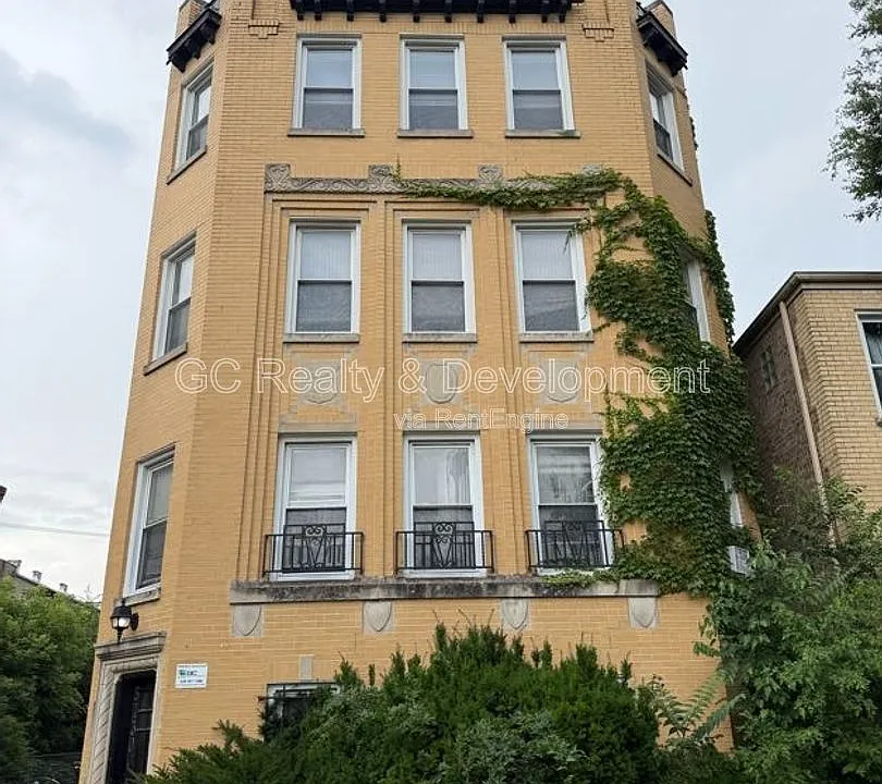 5730 N Christiana Ave #3