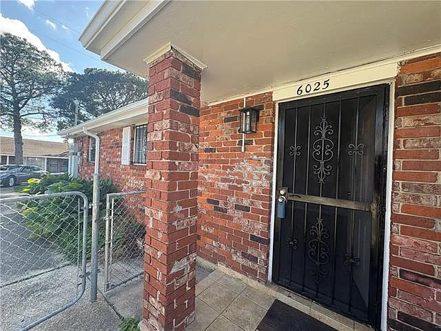 6025 Wales St — Photo 4