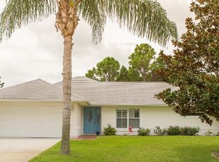 726 Carnation Dr, Sebastian, FL 32958