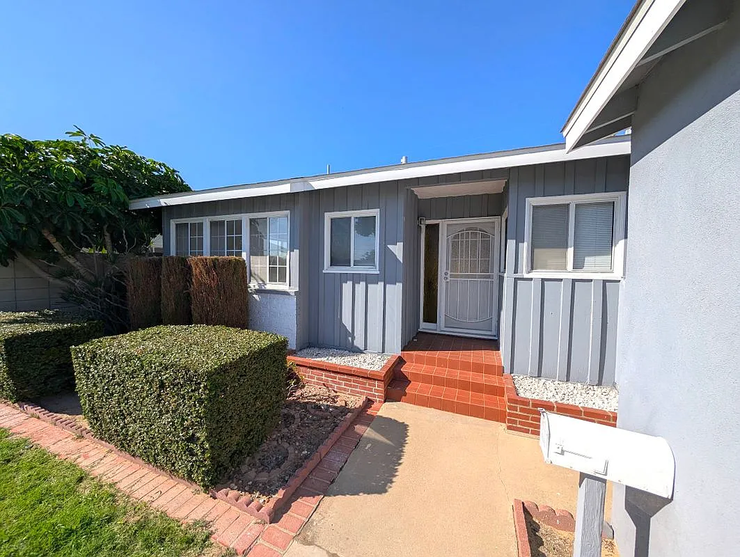3 bed, 2.0 bath, 1301 sqft, $4,250 — Photo 3
