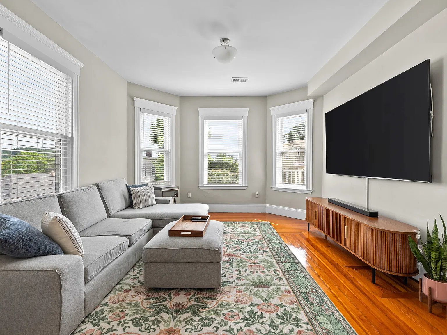 2 bed, 1102 sqft, $3,100 — Photo 1