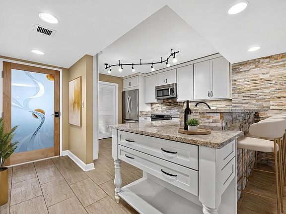 5th image of 200 Wagner Pl APT 805