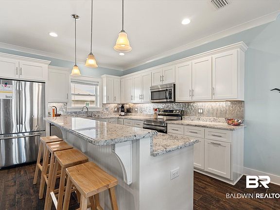3rd image of 672 Bonita Ct