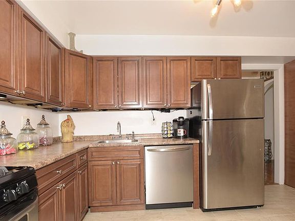3rd image of 5 Darian Ct APT 2D