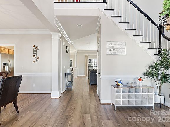 4th image of 2566 Roswell Ct NW