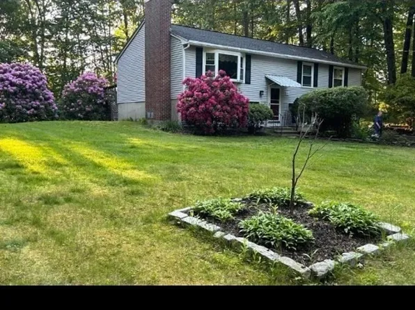 111 S Main St, Newton, NH 03858