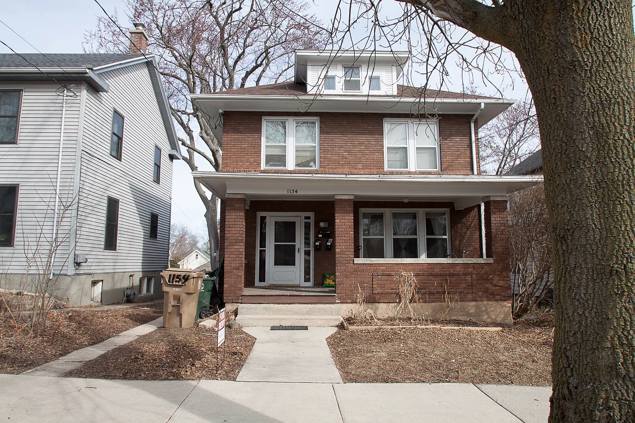 1154 Emerald St - Parki... — Photo 4