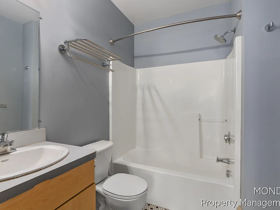 1 Oakes St SW #10