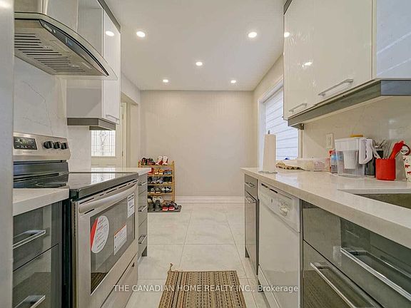 4th image of 64 Somerset Dr