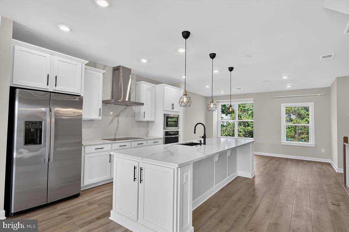 3 bed, 2.5 bath, 2501 sqft, $3,490 — Photo 4