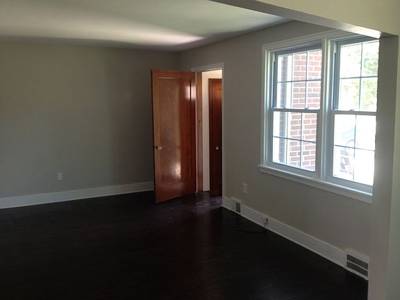 2nd image of 303 Paramount Pkwy
