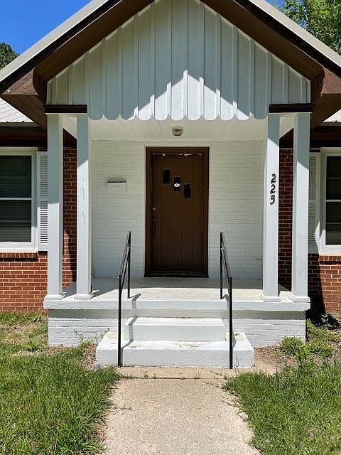 1st image of 225 W Jessamine St