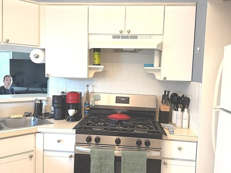 385 Sandhurst Cir #3 — Photo 7