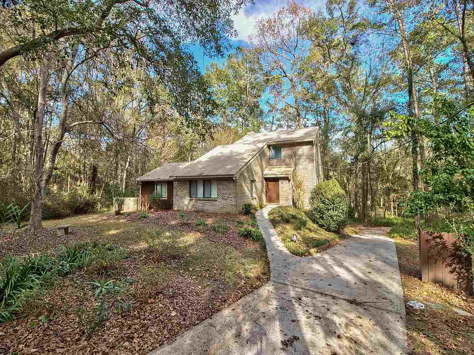 1st image of 3323 Dartmoor Dr