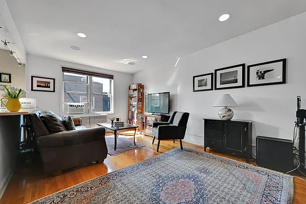 Rented by Christie's International Real Estate Group, LLC | media 8