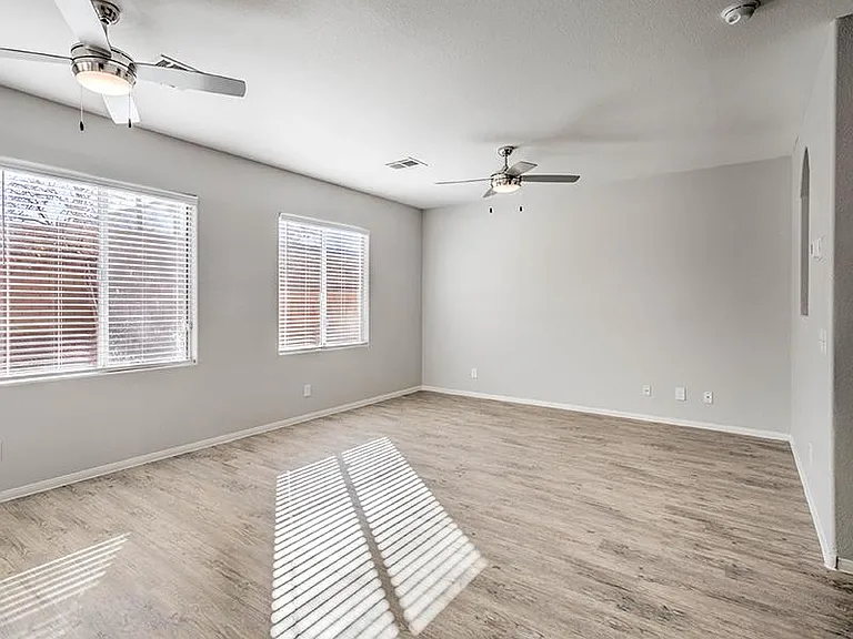 Suncrest Townhomes — Photo 7