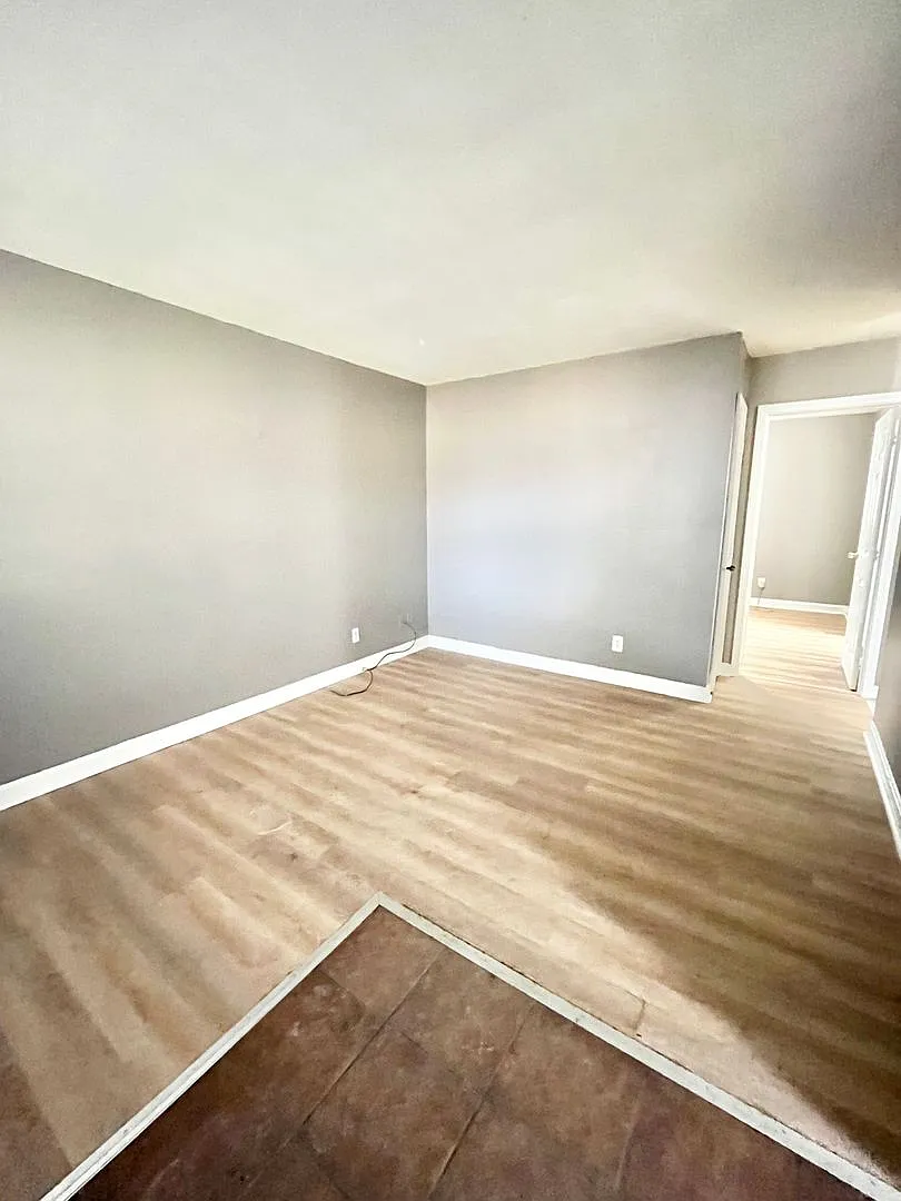4012 Southern Parkway — Photo 3