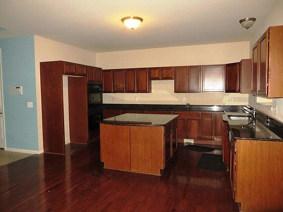 3rd image of 13879 Basswood Cir