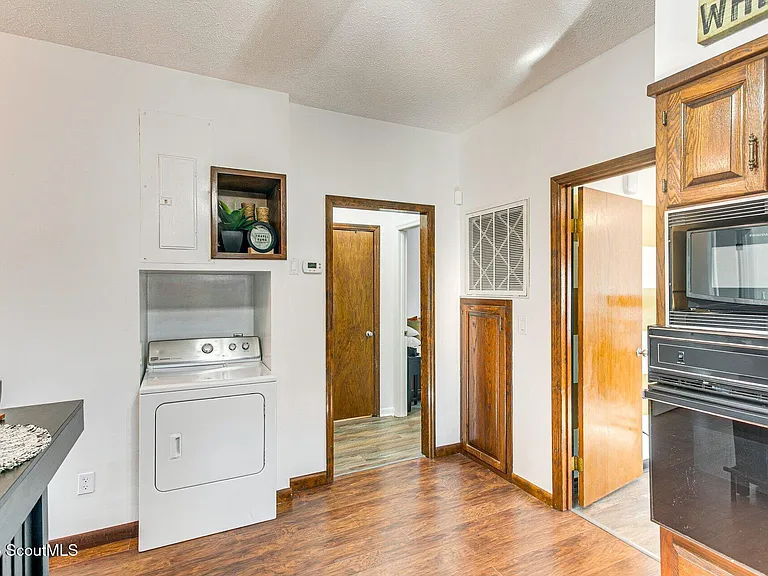 1503 Darling Ave — Photo 8