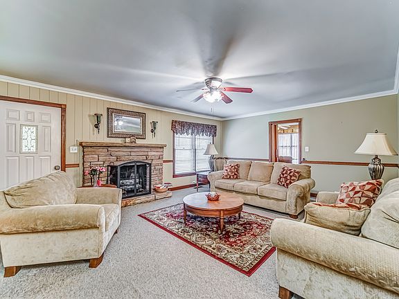4th image of 2560 Davis Cir