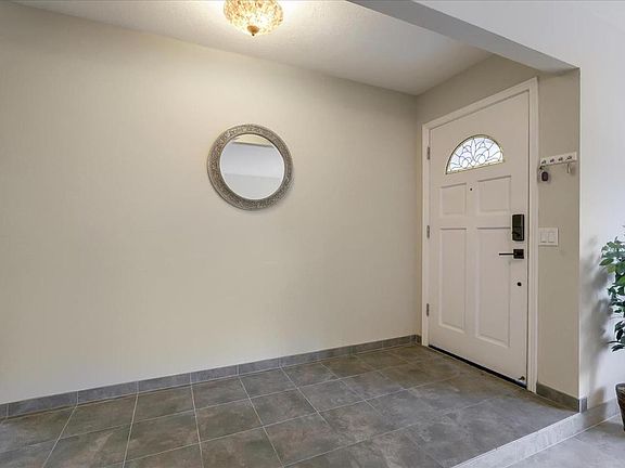 4th image of 1352 Park Pleasant Cir