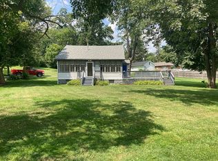 6N036 River Dr, Saint Charles, IL 60175