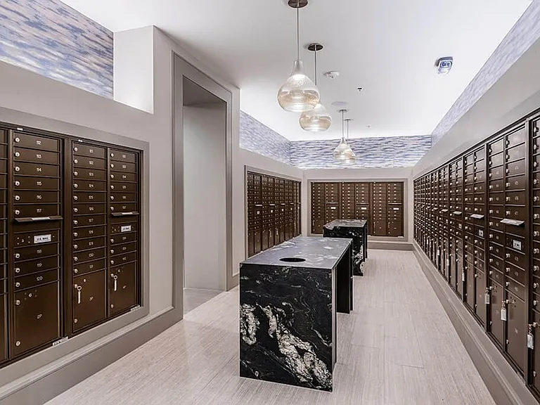 Luxe at Mile High — Photo 16