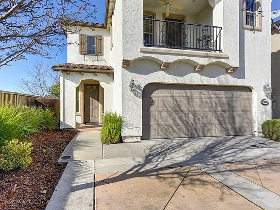 3rd image of 3986 Prosser St