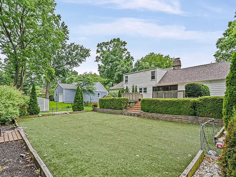 8345 Reinhardt St — Photo 32