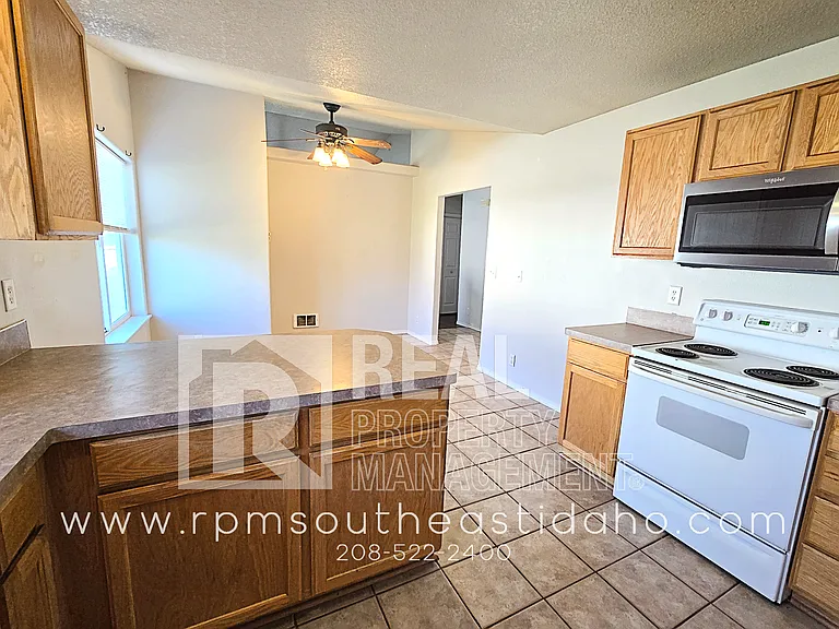 2801 E Chasewood Dr — Photo 12