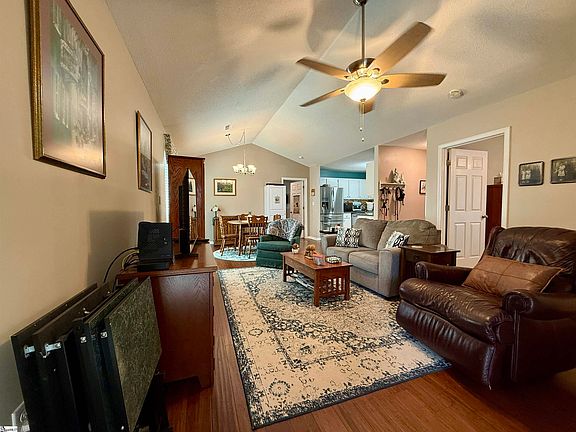 5th image of 20 Lantern Ln