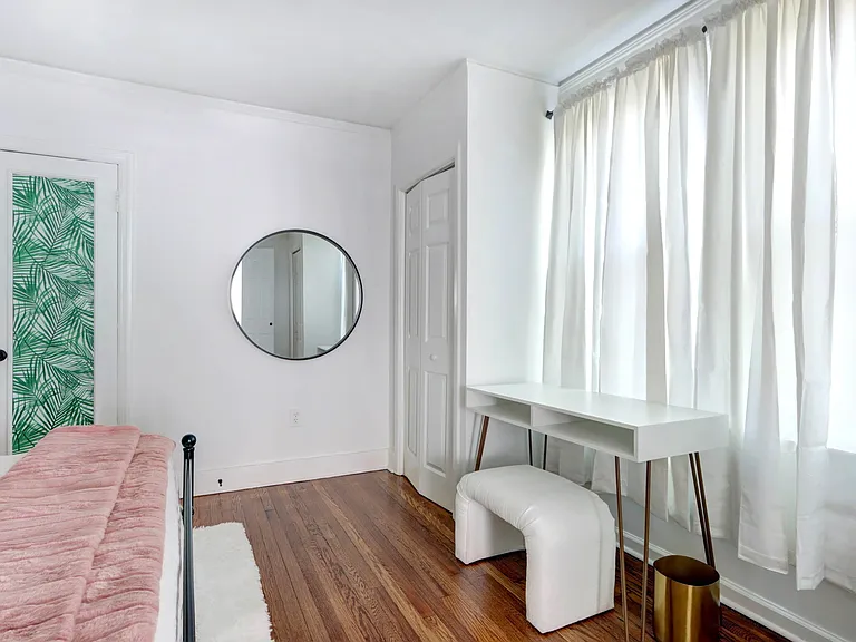 1011 E 39th St #B — Photo 4