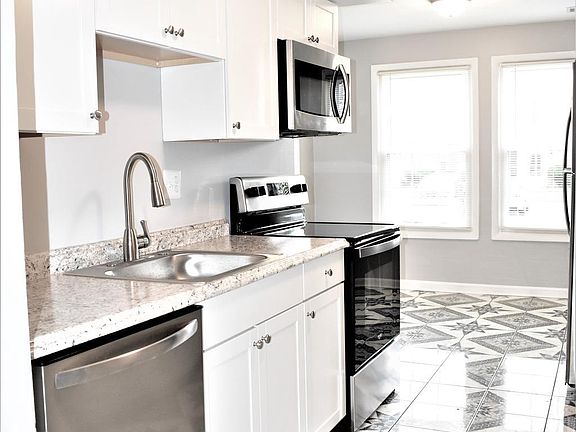 3rd image of 8842 Cherry Oak Ct