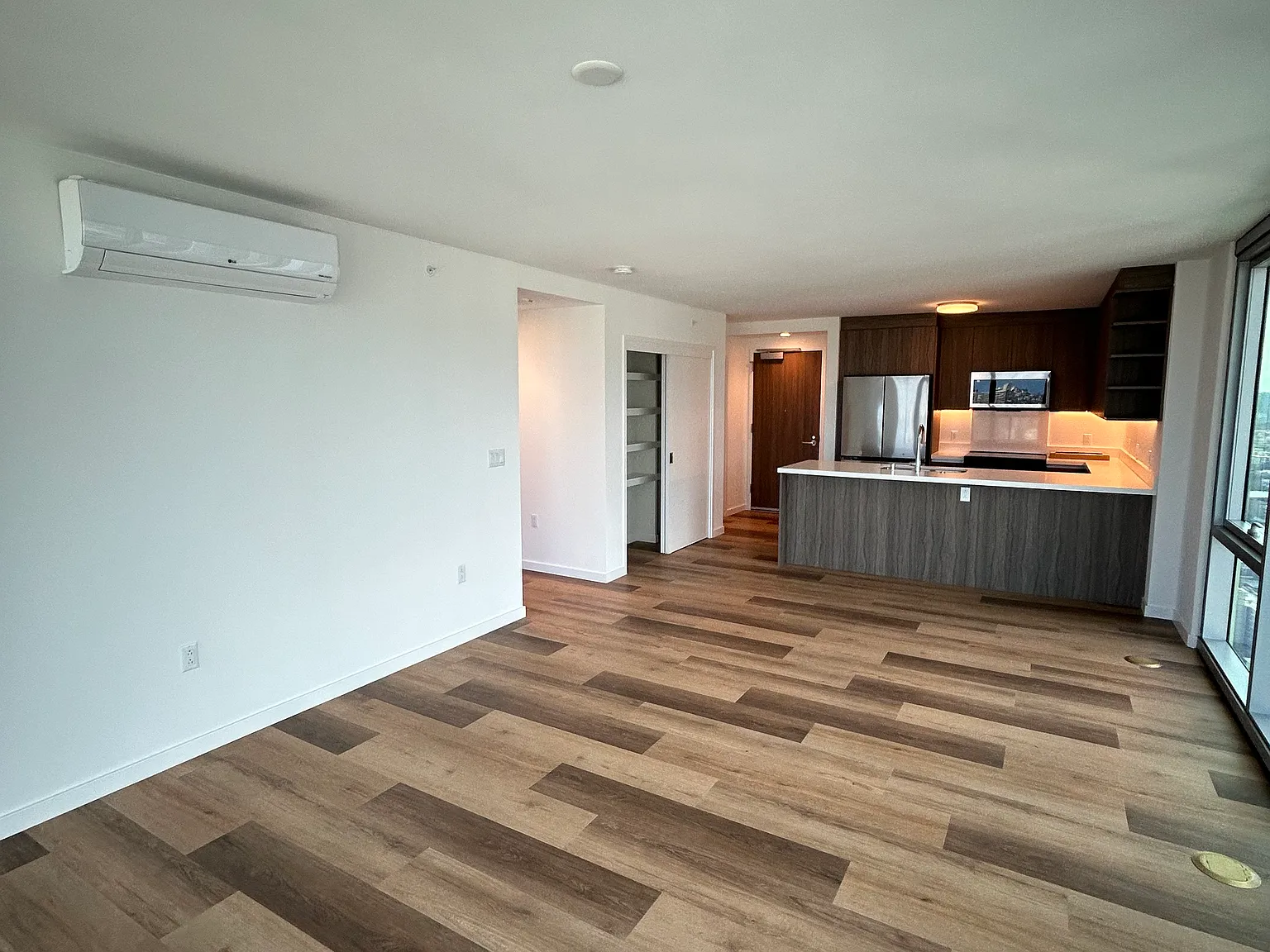 2 bed, 1076 sqft, $4,600 — Photo 3