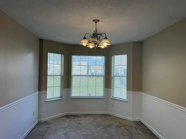 3 bed, 2.5 bath, 2480 sqft, $1,800 — Photo 3