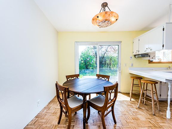 5th image of 2812 Morton Ave