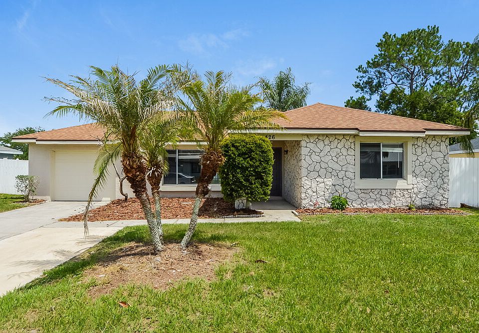 1st image of 426 Iowa Woods Cir E