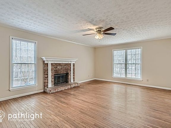 5th image of 3740 Glade Ave