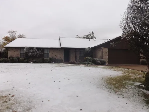 601 Camelot Ct, Altus, OK 73521